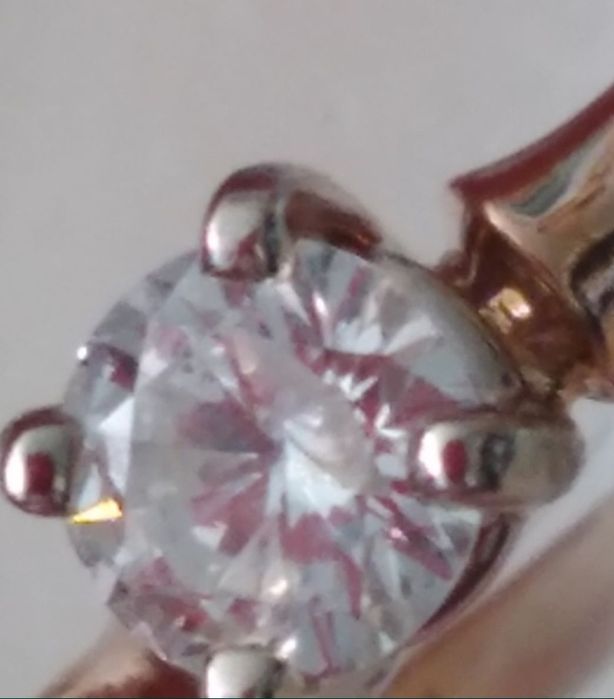 Кольцо с бриллиантом