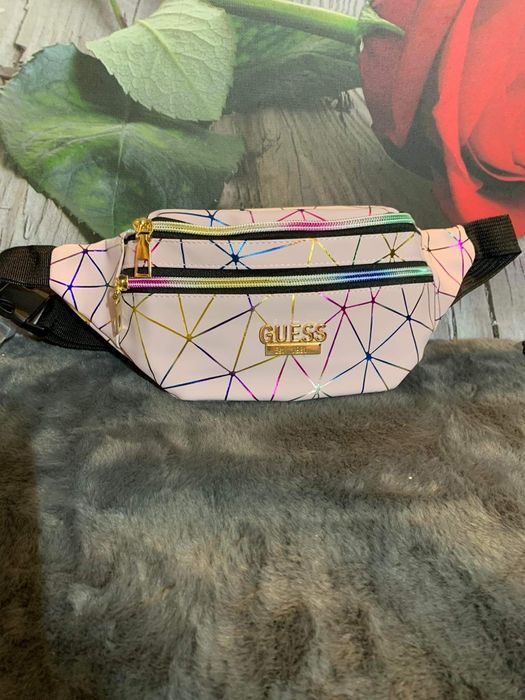 Sprzedam  ładną nerkę guess