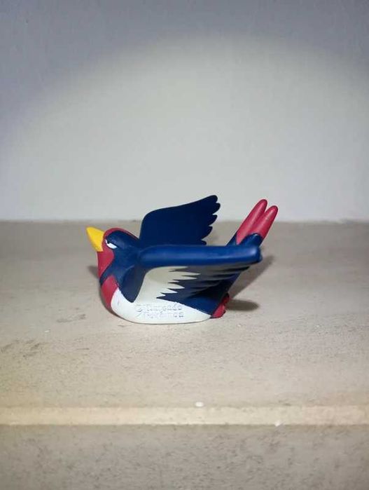 Pokémon finger puppet / brinquedo / figura pokémon Swellow da bandai