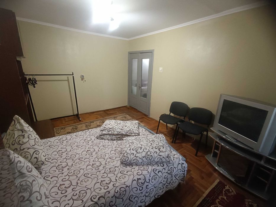 ПОДОБОВА ОРЕНДА 2-х кімнатної квартири на 1-му поверсі ПОБЛИЗУ БАСЕЙНУ