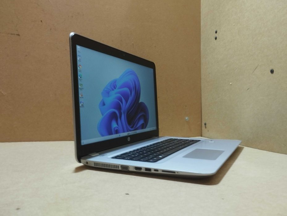 Ноутбук HP / 17.3"- FullHD / i7- 7500U / 8 DDR4 / 256 M.2 / 930MX- 2GB