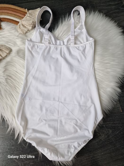 Piękne, białe body modelujące z fiszbinami, Triumph,  Shape Sensation  75B