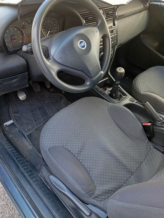 Fiat Stilo azul 3 portas PARADO