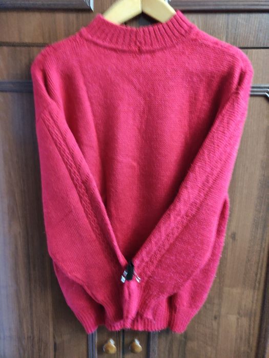 Продам женский свитер