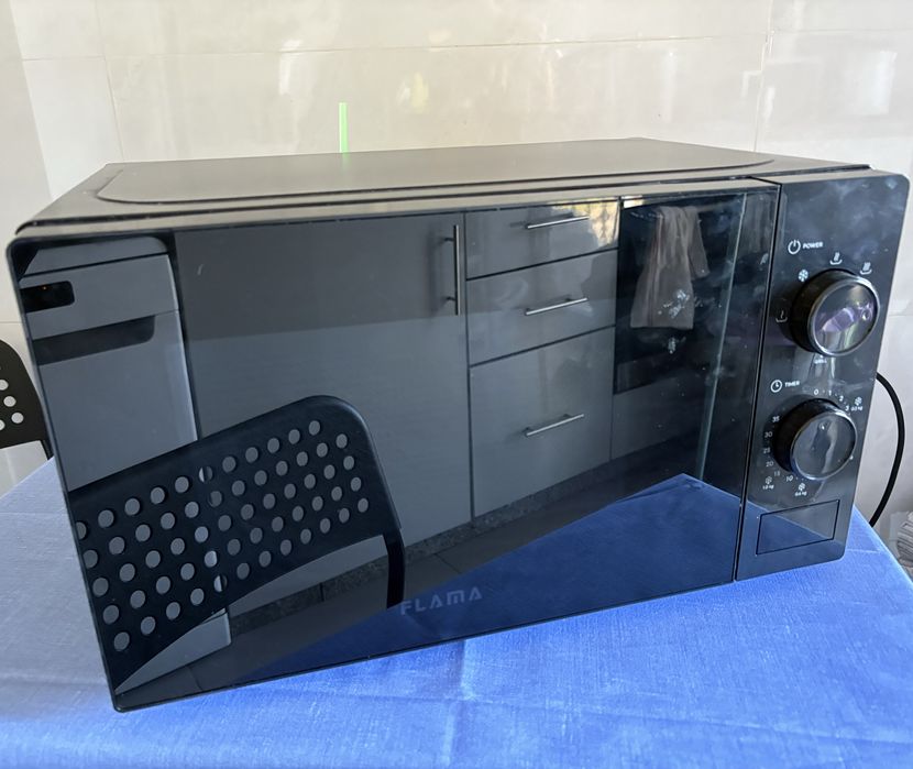 Micro-ondas FLAMA 20L