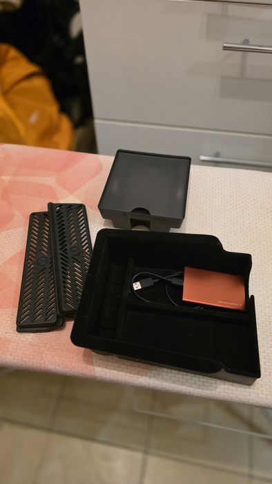 Tesla model Y akcesoria plus dysk 500gb