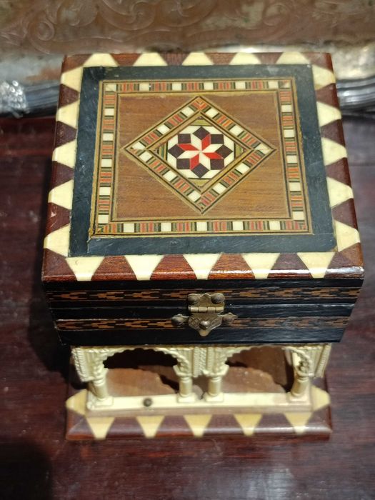 Caixa madeira com embutidos antiga 11 ,2 cm