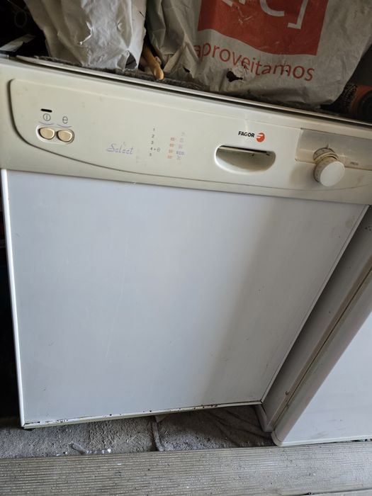 Maquina lavar loiça e figurifico