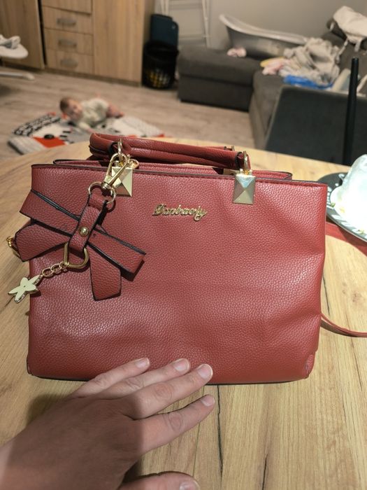 Czerwona średnia torebka