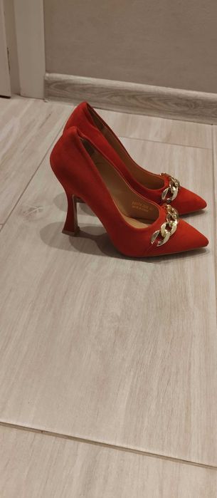 Nowe czółenka na szpilce 37