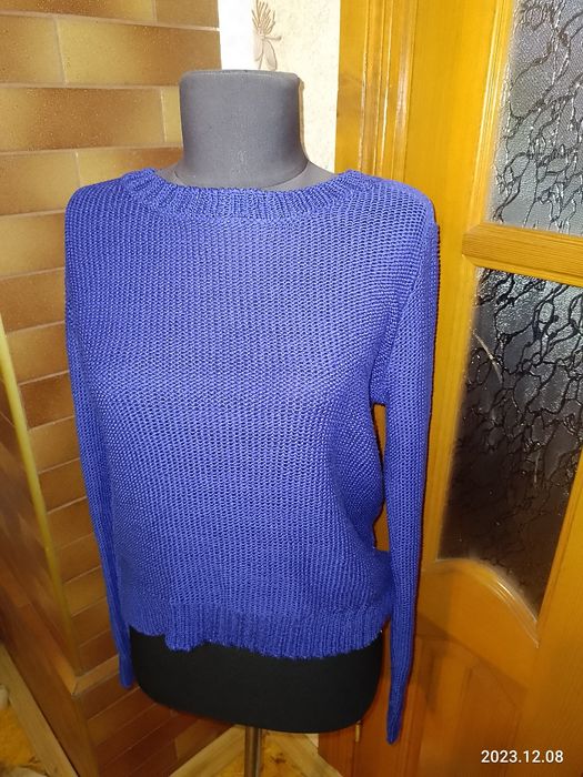 Продам светрики на 12-13 років на зріст 158 см ,