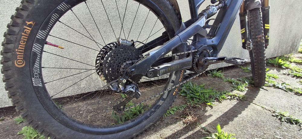 Rower elektryczny Enduro YT DECOY CF PRO RACE Fox Kashima full suspens