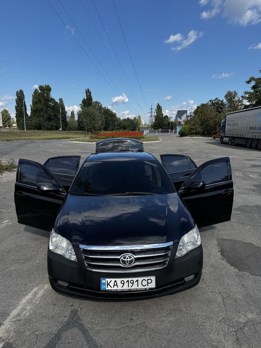 Автомобіль Toyota Avalon