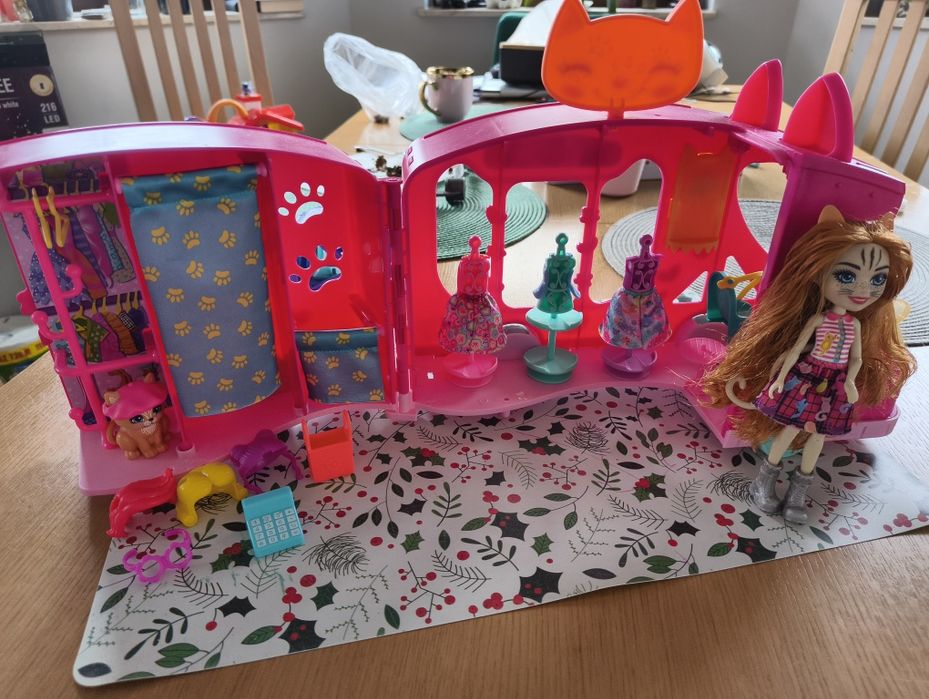 Mobilne studio mody Mattel kamper