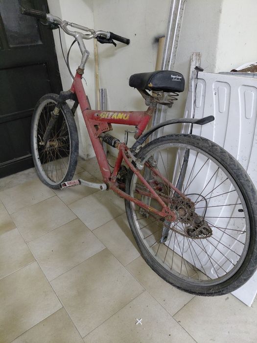 Bicicleta de rapaz a precisar de revisão geral completa 40€