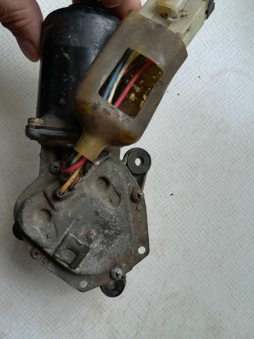 моторчик стеклоочистителя Nissan Sunny N13 1986-1990 года Б/у рабочий