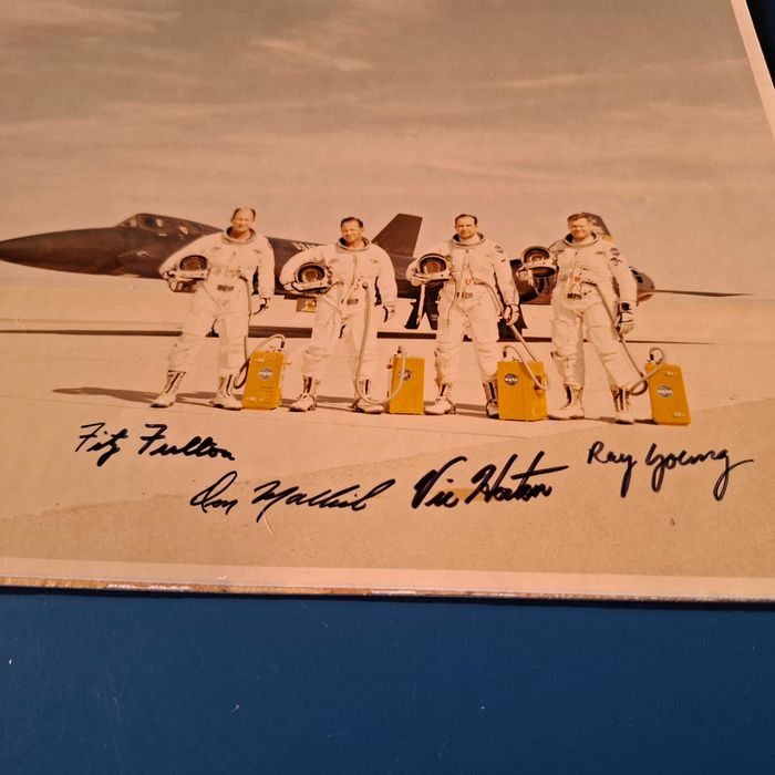 NASA YF-12 1972 – zdjęcie z 4 autografami pilotów NASA