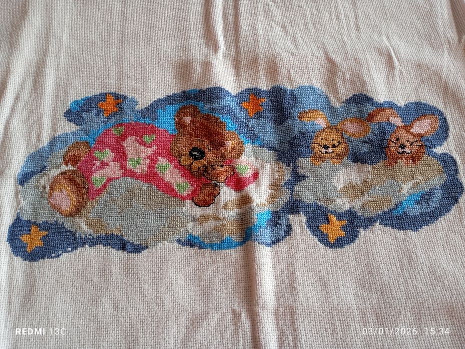 Manta bordada a ponto cruz