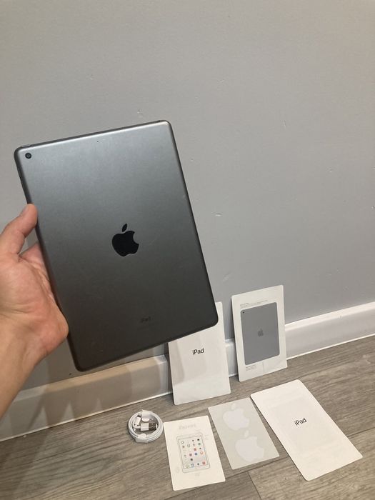 Tabet apple ipad 6 , ipad 7 - stan dobry
