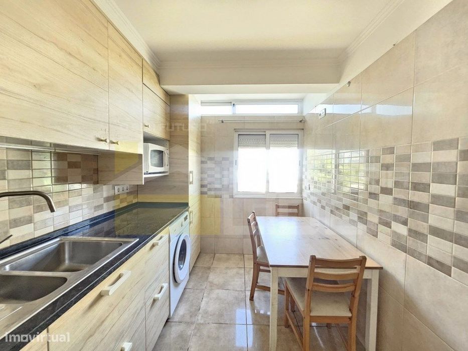 Oferta de Verão oferecemos a escritura.
Excelente Apartamento T3 m...