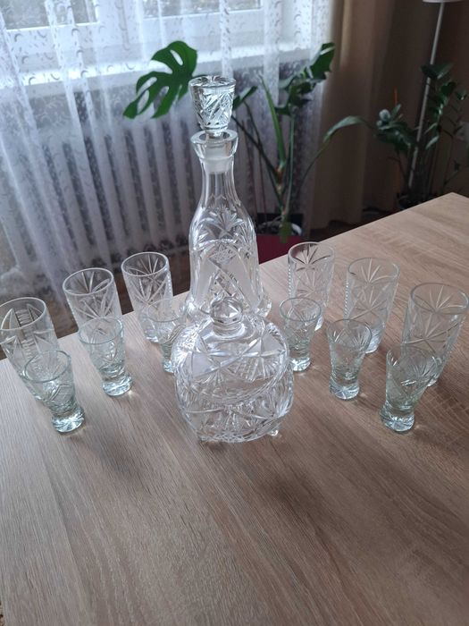 Zestaw krysztalowy kieliszki, karafka cukiernice