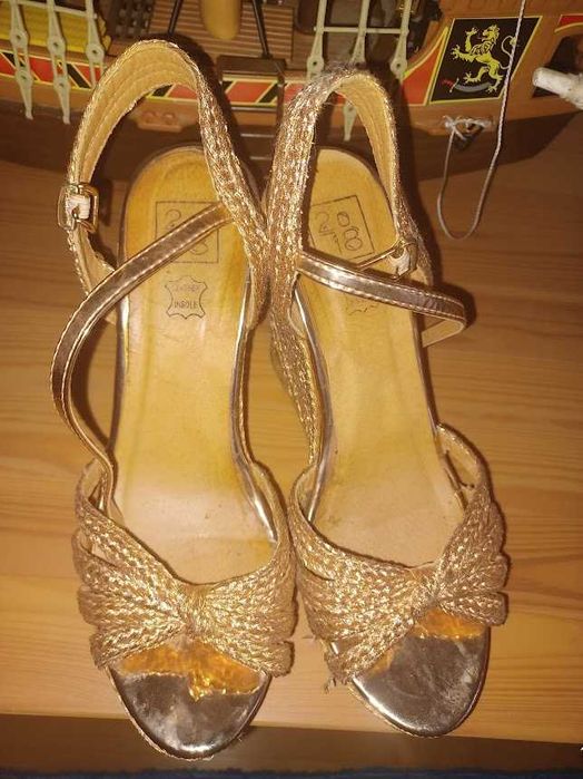 Sandálias de cunha da Schutz