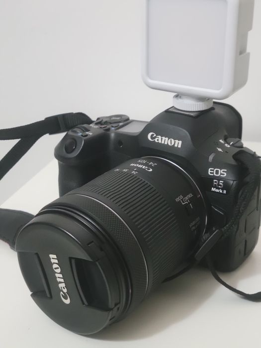 Canon EOS R5 Mark II (Corpo) - 45MP
Nova a estrear, nunca usada

Inclui:
- Caixa
- Carregador
- Correia
- Cabo USB-C
- Protector de cabos
- Bateria