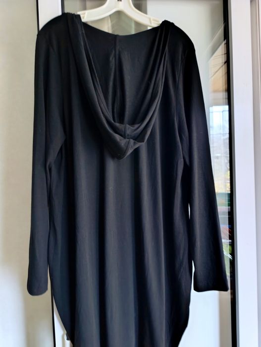 Продам чорну сукню з капюшоном