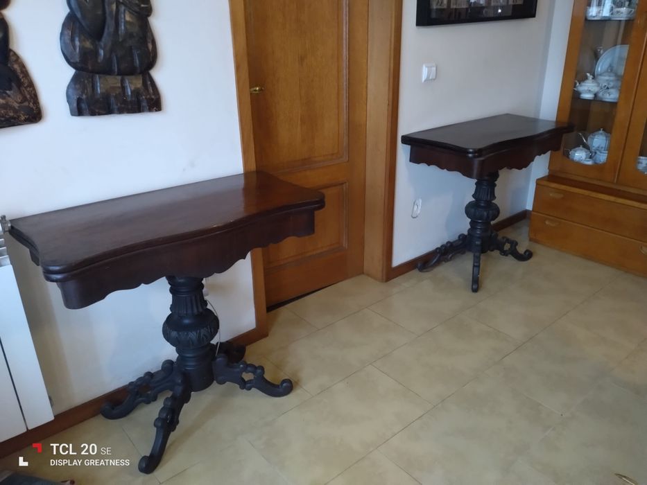 Mesa de jogo em pau santo