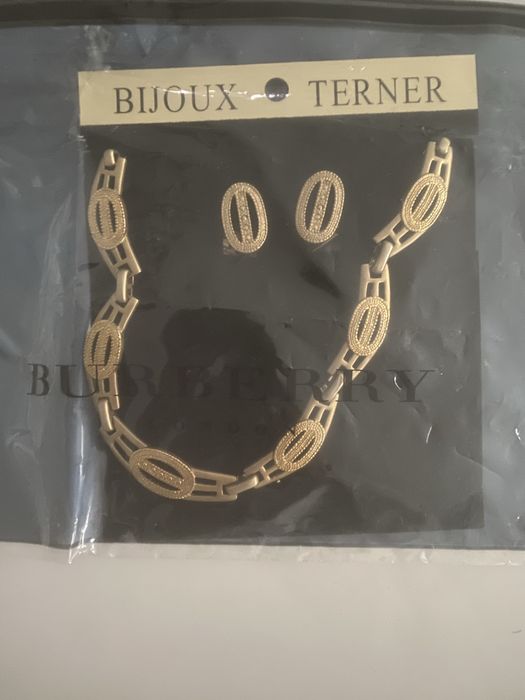Colar e brincos burberry