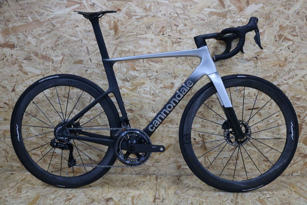 Bicicleta topo de gama Cannondale SuperSix Gen4 EVO Hi-Mod - 5.8KG!