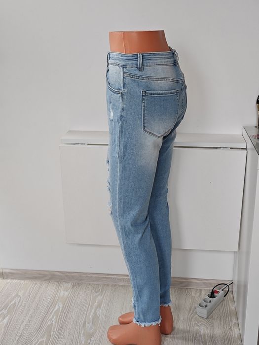 Jeansy rurki z dziurami - XL