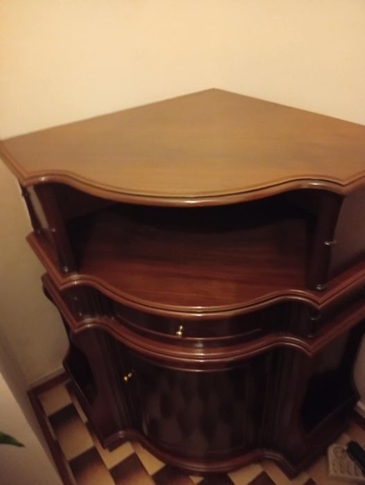 Móvel de canto ,em madeira