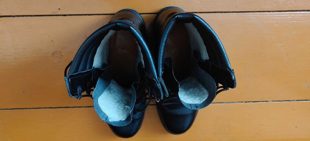 Buty zimowe skórzane czarne – ocieplane – roz. 46 – stan bardzo dobry