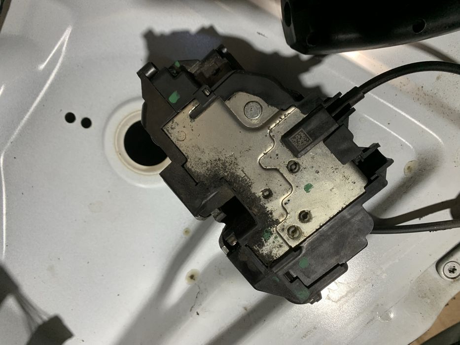 Fechadura fecho porta direita Renault Megane III COUPE