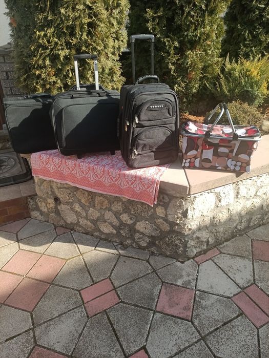 Сумки дорожні продам.