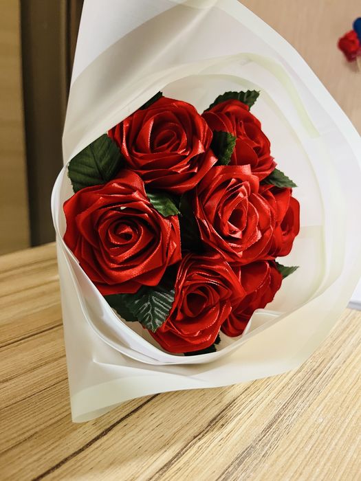 Штучні квіти,атласні троянди