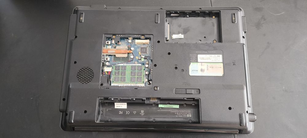 Compaq Presario A900 laptop 17 cali