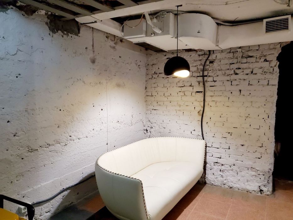 Продам подвальное помещение с Отдельным Входом , Центр