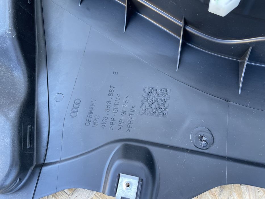 Локер переднього підкрилка Audi A7 C8 правий лівий локер підкрилка ауді а7 с8