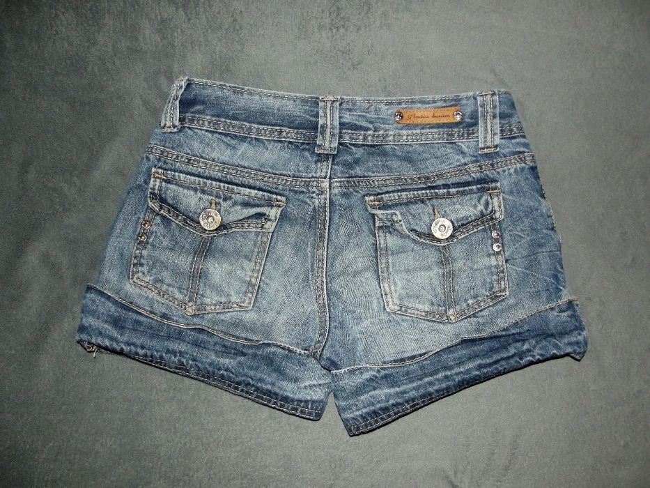 jeansowe krótkie spodenki