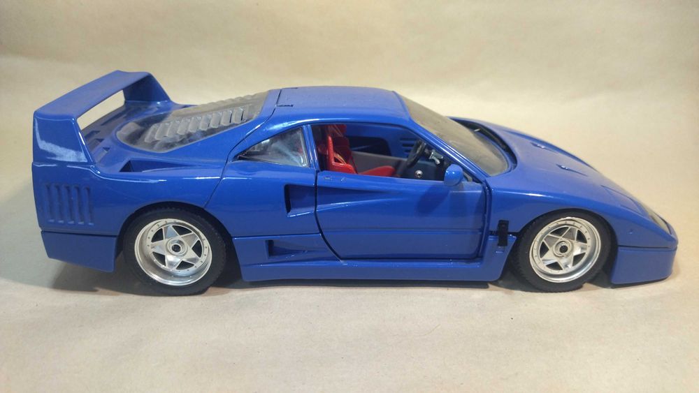 Большая модель FERRARI-F40 1:18 BURAGO,большая модель Ферарри ф 40