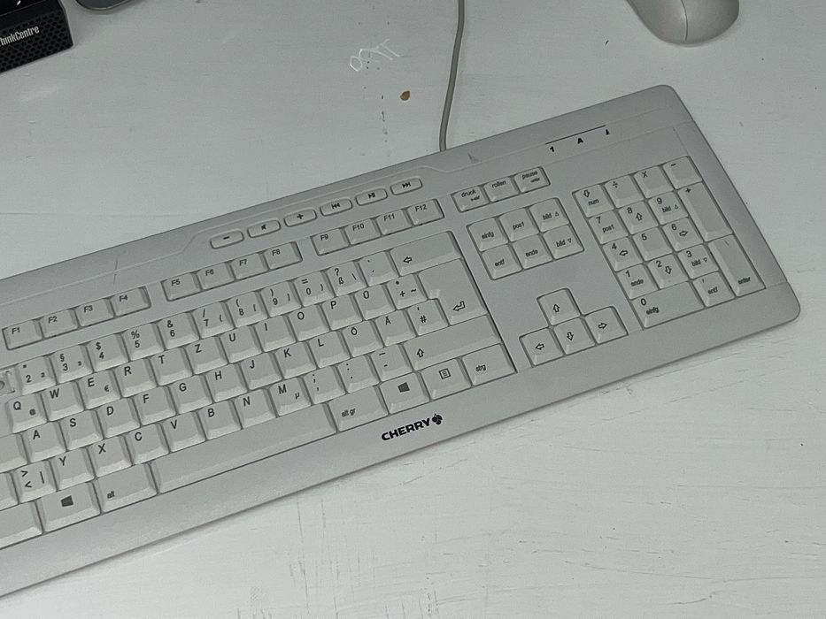 Полный комплект Lenovo ThinkCentre + Dell 24” + Cherry + Fujitsu