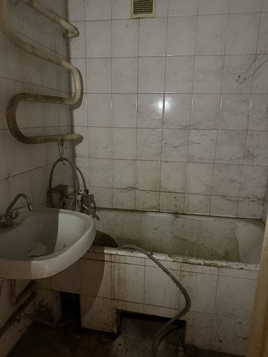 Продаж двухкімнатної квартири Липківського 37 цегляний будинок