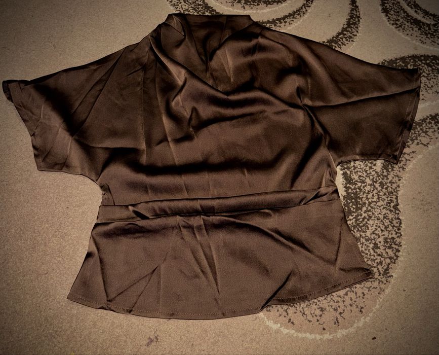 Атласна спідниця