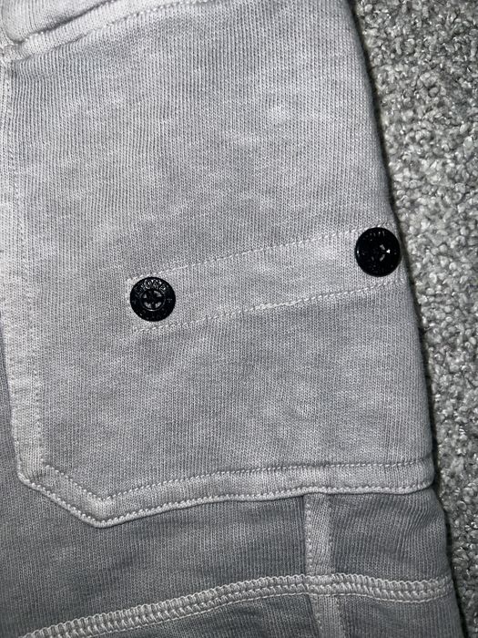 Мужские шорты stone island