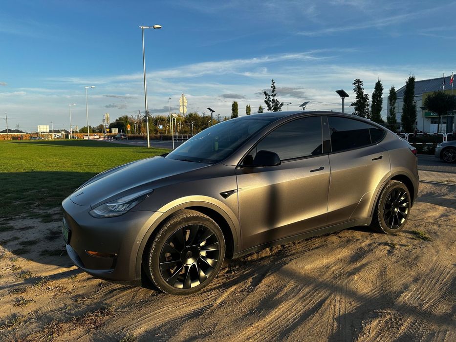 Tesla Y Dual Motor Long Range AWD