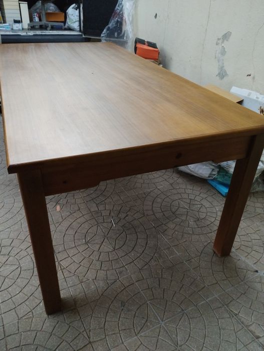 Mesa de jantar em pinho mel
