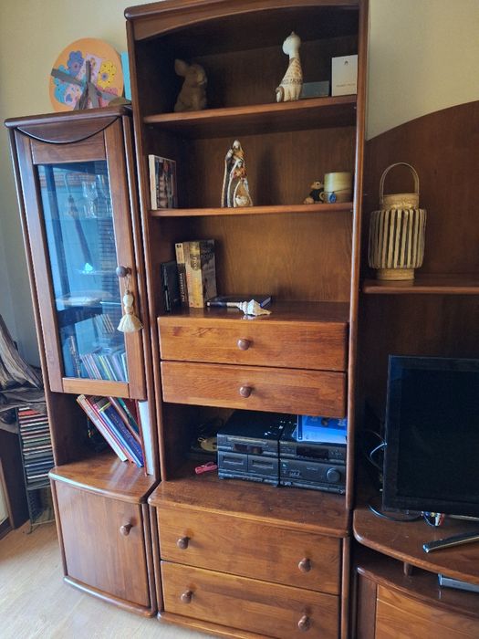 Mobília sala com aparador e mesa com cadeiras