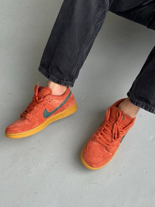 Оригинал Nike SB Dunk Low Brunt Sunrise (HF3704 800) оригінальні кросівки найк сб данк замшеві